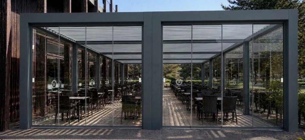 Vue intérieure pergola bioclimatique restaurant